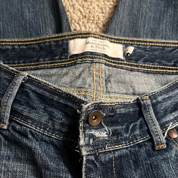 Abercrombie & Fitch Blue Straight Leg Jeans with Distressed Details 335 - Picture 12 of 17